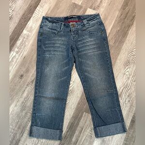 Freestyle Revolution - denim capri jeans, distressed finish and cuffed hems